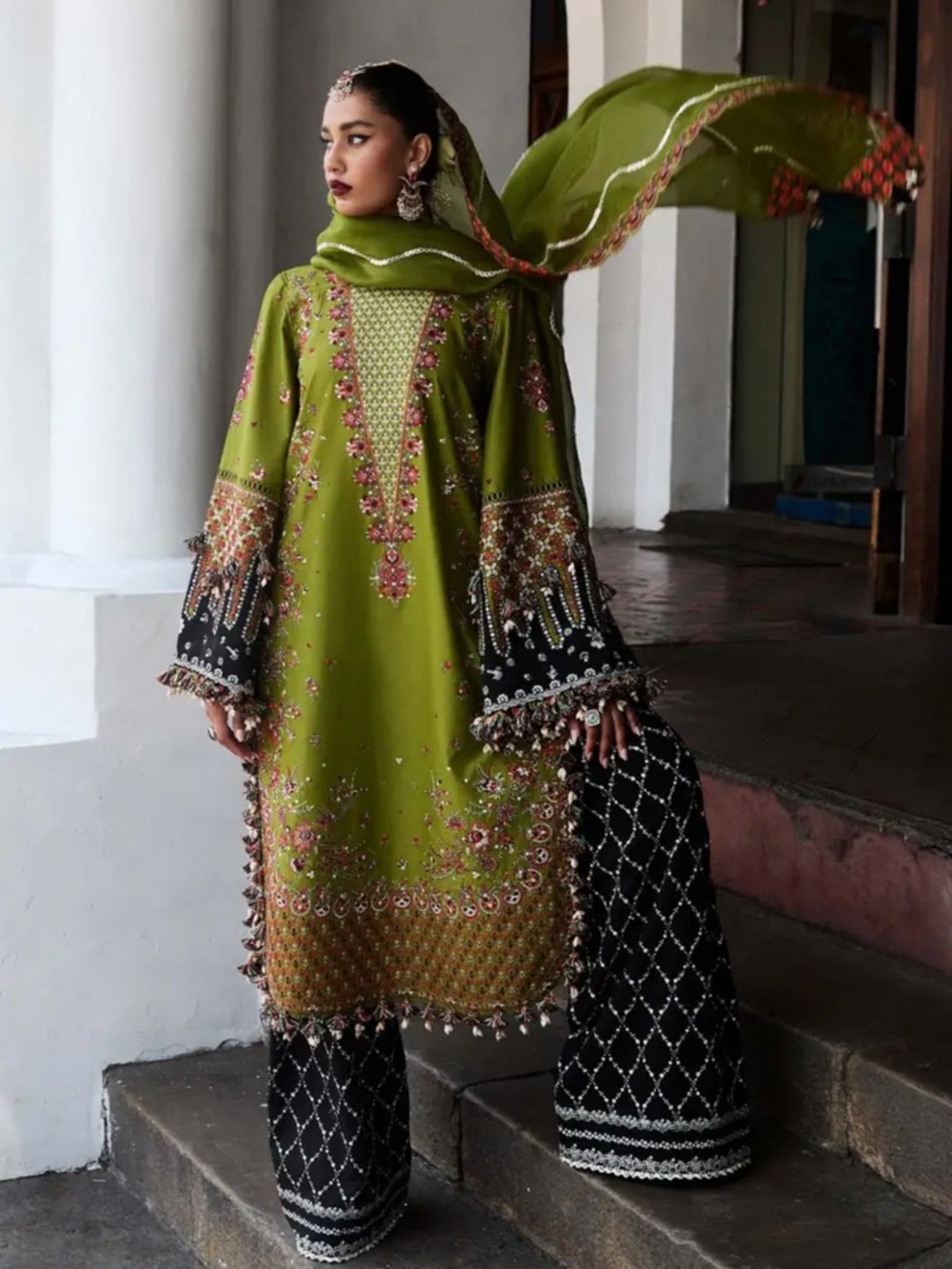 Hussain Rehar Olive Green Embroidered linen cotton dress w/ pants, large Scarf